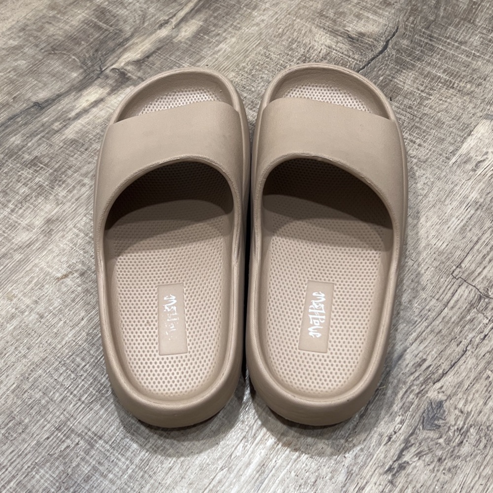 MAL POUL BY TARGET. Tan/Brown Sandals. Size: 6